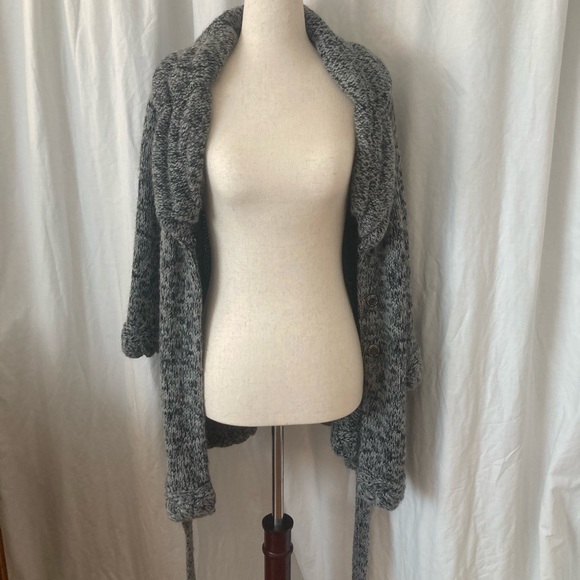 BCBG Max Azria Grey chunky wool blend knit jacket style sweater, belted, size L - Picture 3 of 12